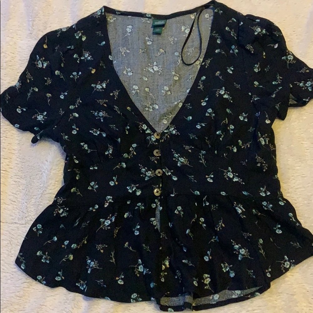 button shirt, never worn